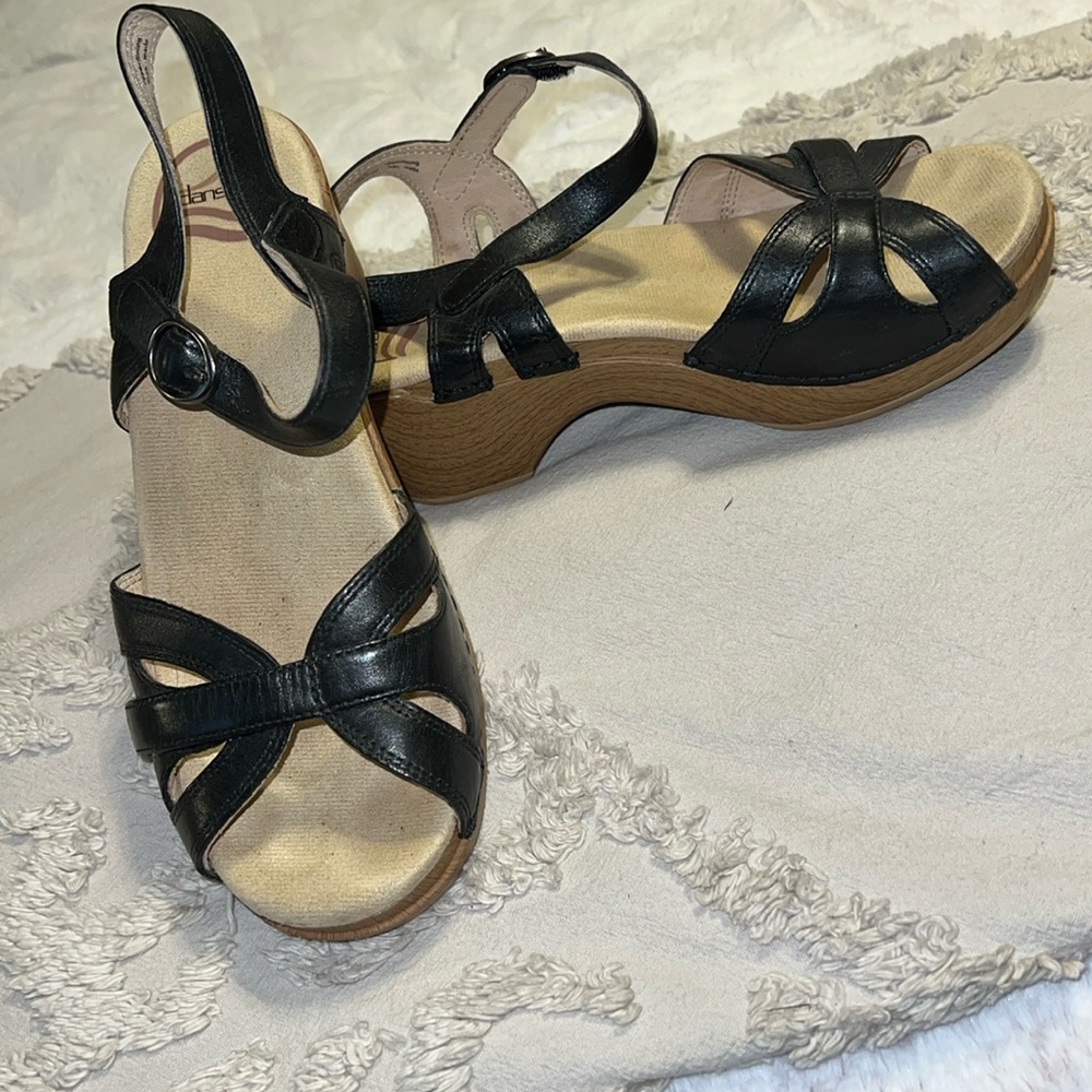 Like New Dansko Comfortable Clog Sandals Size 6.5